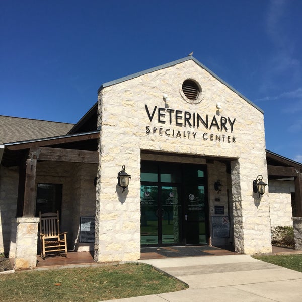 Photo taken at Heart of Texas Veterinary Specialty Center by Patrizio on 5/7/2017