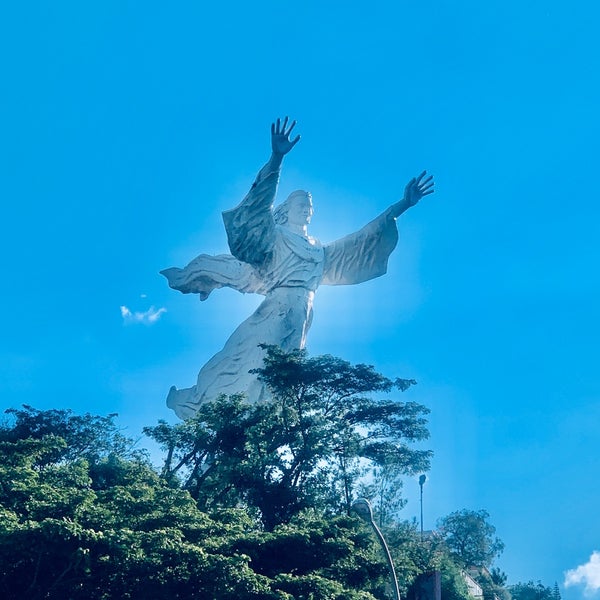 Monumen Yesus Memberkati Citraland