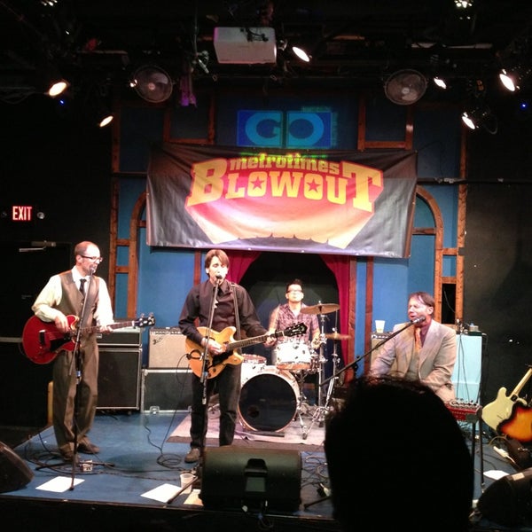 รูปภาพถ่ายที่ Go Comedy Improv Theater โดย Peter W. เมื่อ 5/5/2013