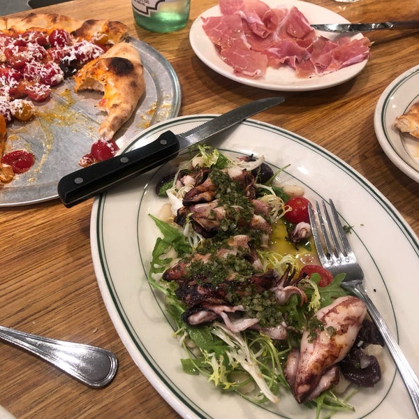 Photo taken at Pizzeria Delfina by Karla D. on 6/29/2019