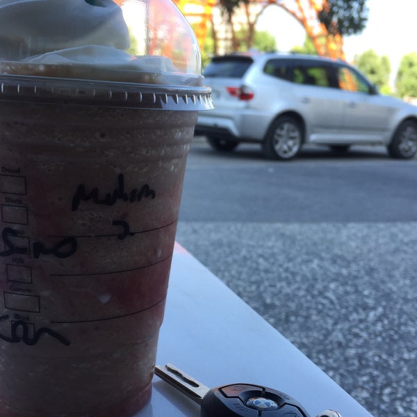 Foto scattata a Starbucks da Muhsinay C. il 6/28/2016