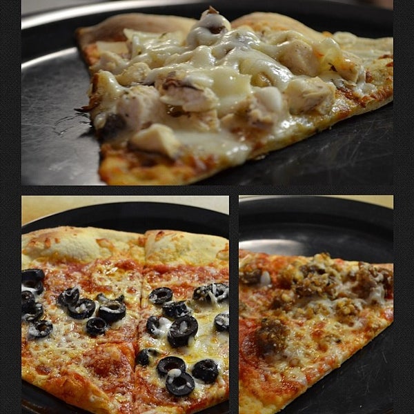 Foto diambil di Bianchi&#39;s Pizzeria oleh Bianchis P. pada 5/22/2014
