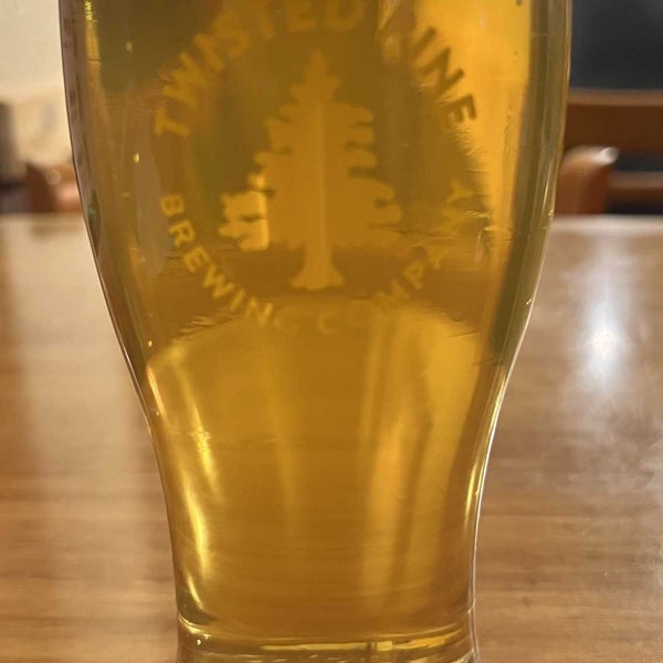 Das Foto wurde bei Twisted Pine Brewing Company von Andrew J. C. am 2/4/2022 aufgenommen