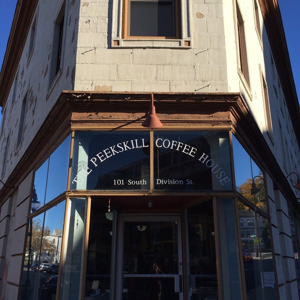 Photo prise au Peekskill Coffee House par Dave C. le11/4/2016