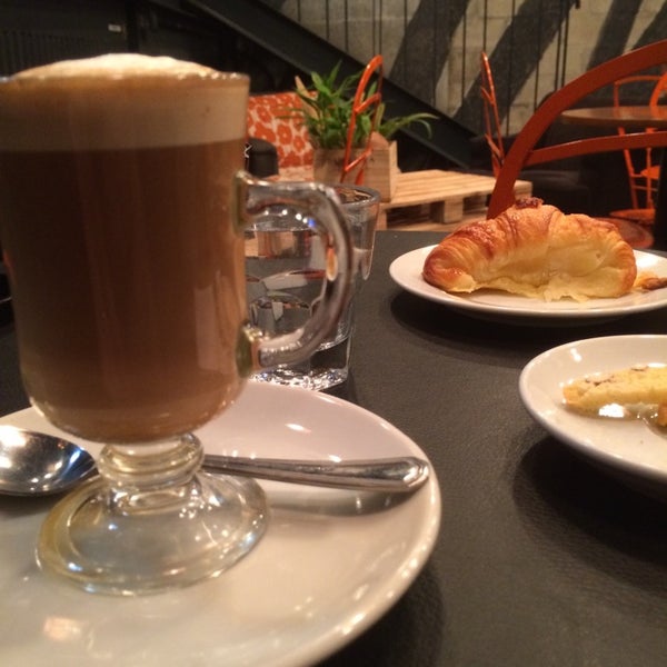 Foto tirada no(a) Grand Café por Amilcar S. em 9/10/2014