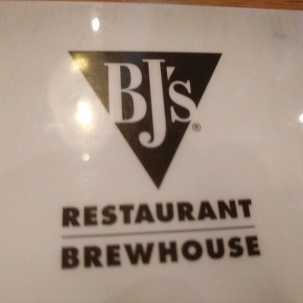 Foto tirada no(a) BJ&#39;s Restaurant &amp; Brewhouse por Scott H. em 11/4/2017