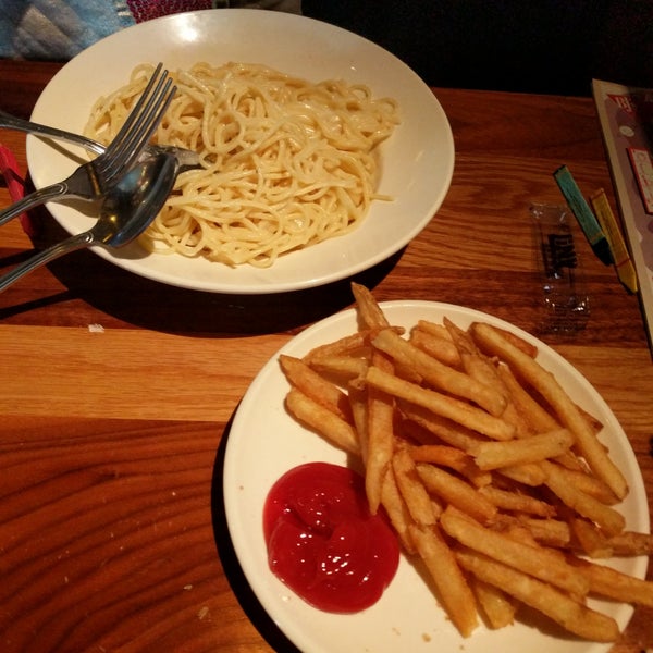 Photo taken at BJ&#39;s Restaurant &amp; Brewhouse by Scott H. on 11/16/2017