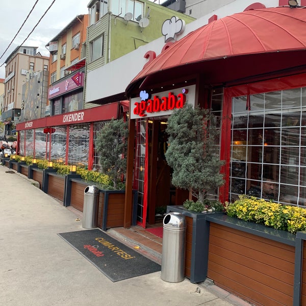 Das Foto wurde bei Ağababa Döner &amp; Yemek Restaurant von Özge K. am 10/8/2022 aufgenommen