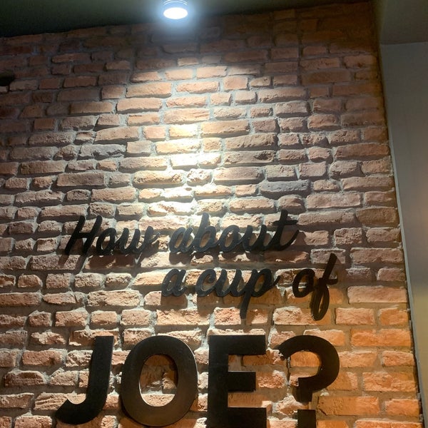 1/22/2023 tarihinde Özge K.ziyaretçi tarafından Hey Joe Coffee Co.'de çekilen fotoğraf