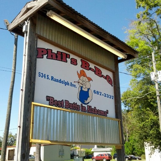 Foto tirada no(a) Phil&#39;s Barbeque por Ferris T. em 9/24/2012