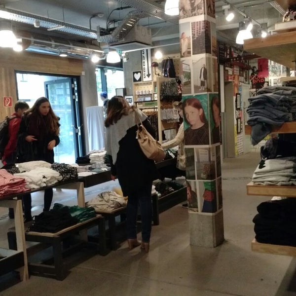 Photo taken at Urban Outfitters by Cansu E. on 10/7/2014