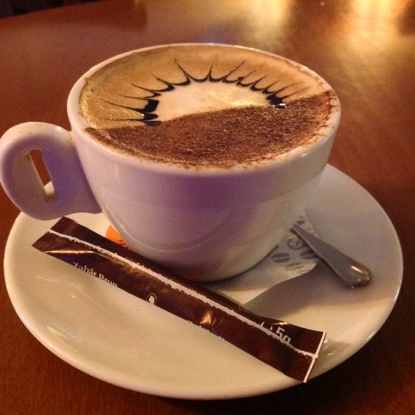 Dimineața, la Casa Vranceana soarele răsare până și în ceașca de cafea, așa că vă așteptăm să savurați în fiecare dimineață cea mai bună cafea alături de noi.