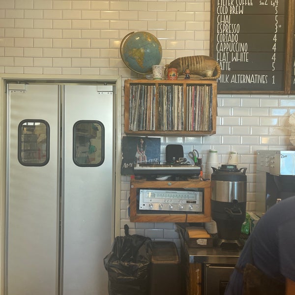 9/5/2022にAVがMenotti&#39;s Coffee Stopで撮った写真