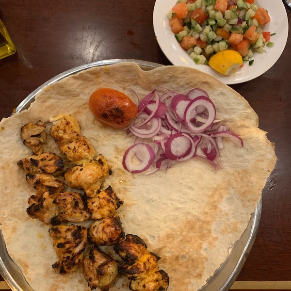 9/19/2019 tarihinde AVziyaretçi tarafından Kabobi - Persian and Mediterranean Grill'de çekilen fotoğraf
