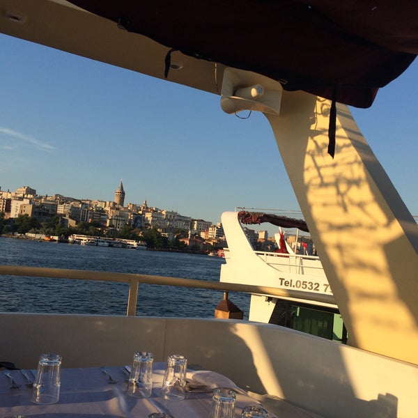 Foto diambil di Seyr-ü Sefa Teknesi | İstanbul Tekne Kiralama &amp; Teknede Düğün oleh Cem U. pada 6/21/2015