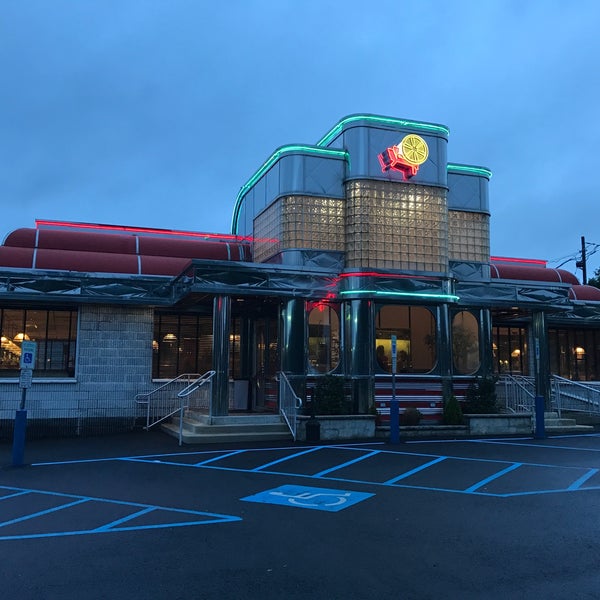 Spinning Wheel Diner Diner in Lebanon
