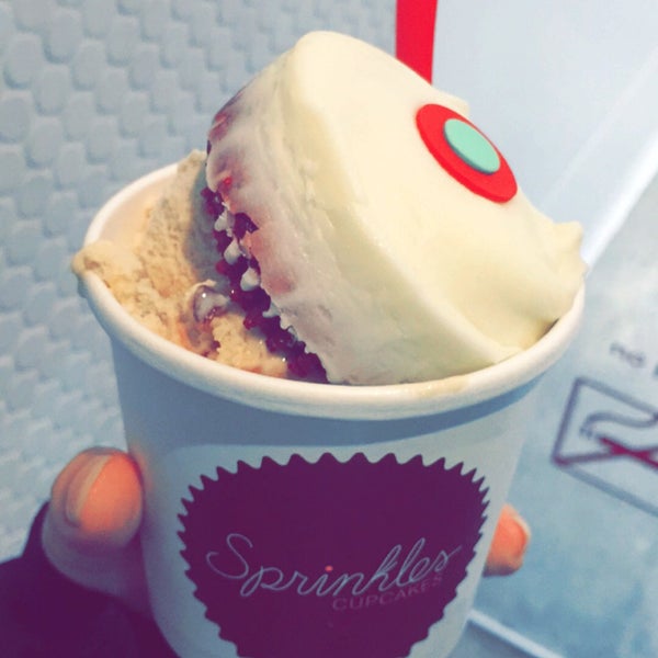 Photo taken at Sprinkles Beverly Hills Ice Cream by Fatimah H. on 6/29/2016