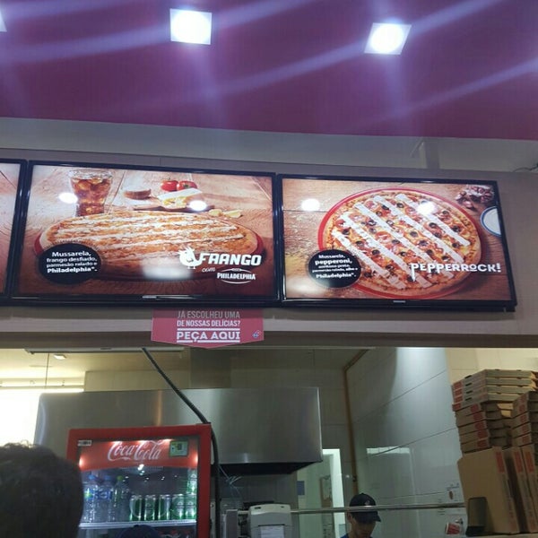 Photo taken at Domino&#39;s Pizza by Alexandre L. on 5/25/2016