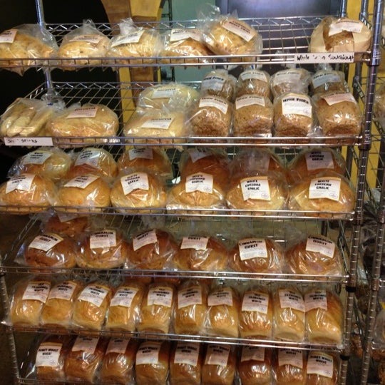 3/23/2013 tarihinde Gwen O.ziyaretçi tarafından Great Harvest Bread Co.'de çekilen fotoğraf