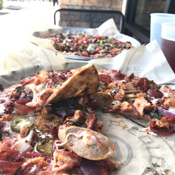 4/14/2017에 Osaide O.님이 Pieology Pizzeria Balboa Mesa, San Diego, CA에서 찍은 사진