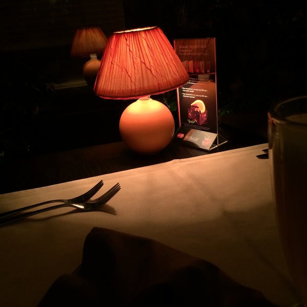 2/24/2015 tarihinde Ericziyaretçi tarafından Ресторан-караоке «Амбер» / Amber Restaurant &amp; Karaoke'de çekilen fotoğraf