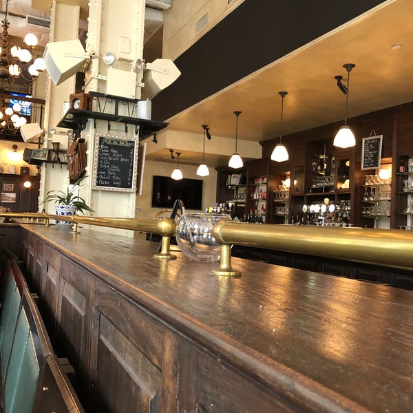 Foto diambil di Belgian Beer Café oleh Mari Y. pada 4/1/2018