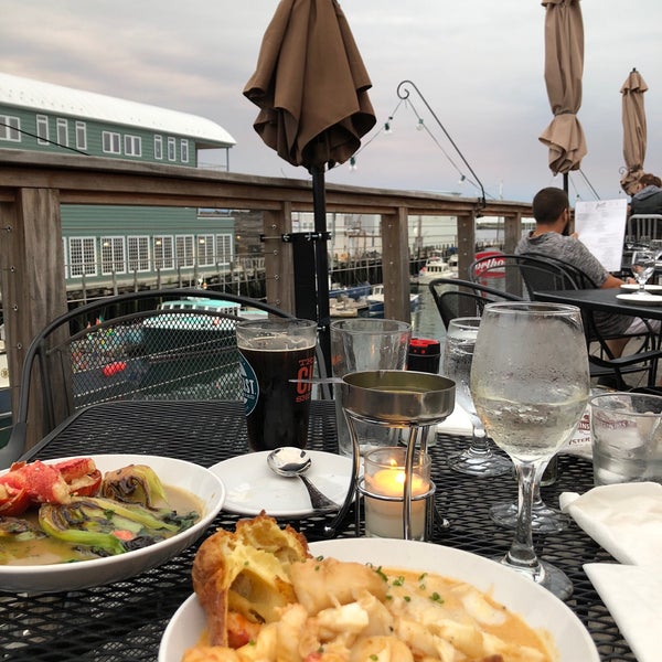 Photo taken at Boone&#39;s Fish House &amp; Oyster Room by Mari Y. on 7/15/2018
