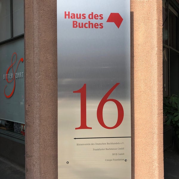 Buch 2022. Buch and dacu нижний. Des buches. Дизайн книги. Des buches.