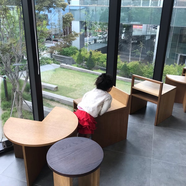 รูปภาพถ่ายที่ Center Coffee โดย Emi.k.o m. เมื่อ 6/27/2019