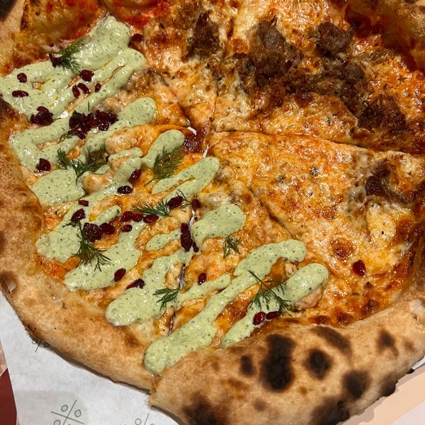 5/17/2024 tarihinde Nora A.ziyaretçi tarafından 8portions Pizza'de çekilen fotoğraf