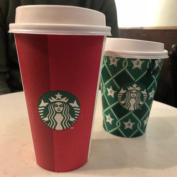 Foto diambil di Starbucks oleh Lara D. pada 11/5/2018