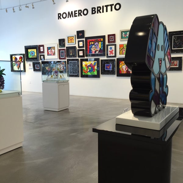 Photo taken at Britto Central Gallery by Agathe P. on 2/11/2016