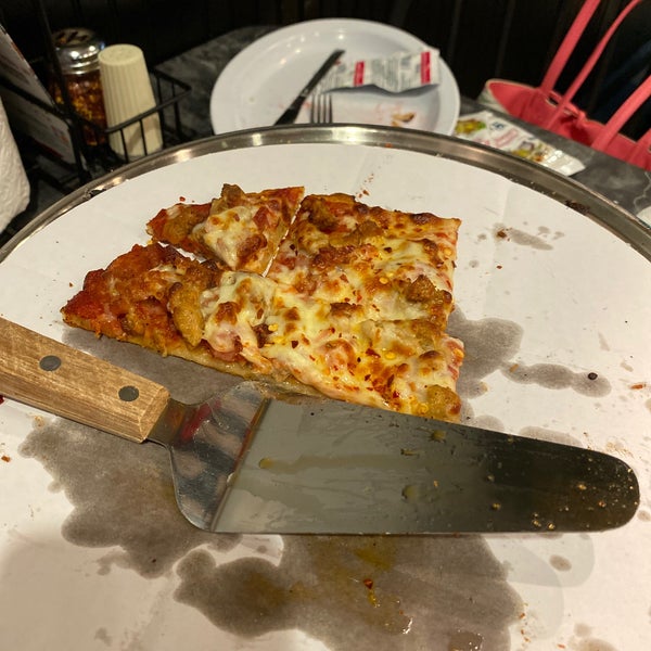 Cauliflower crust is an amazing Gluten Free option.  This one is so good my wife who doesn’t need Gluten free will eat it.  Regular Pizza is vest we have had in Southwest Florida.