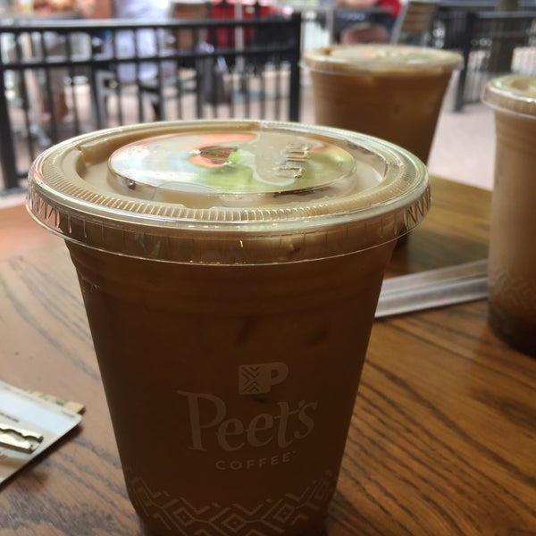 Photo taken at Peet&#39;s Coffee &amp; Tea by 🇸🇦🇺🇸 on 7/6/2018