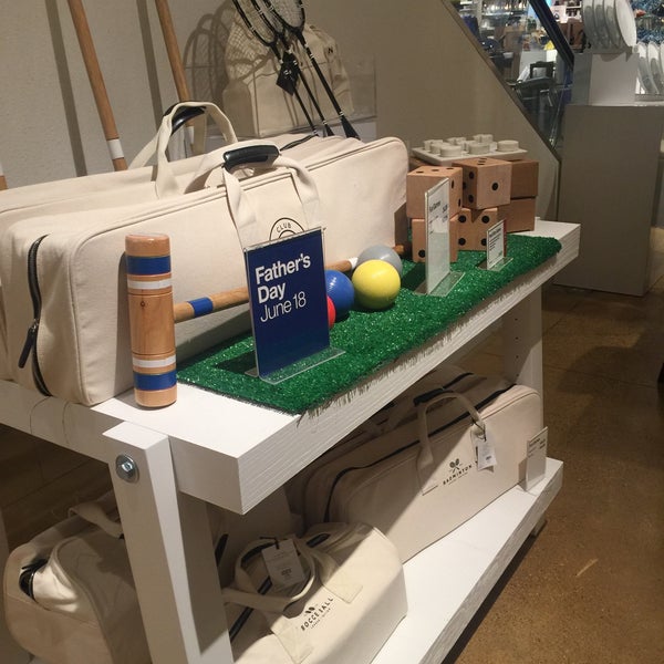 Photo taken at Crate &amp; Barrel by Tracy S. on 5/31/2017