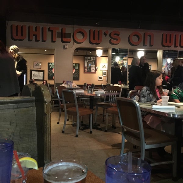 Foto scattata a Whitlow&#39;s on Wilson da Tracy S. il 2/7/2018