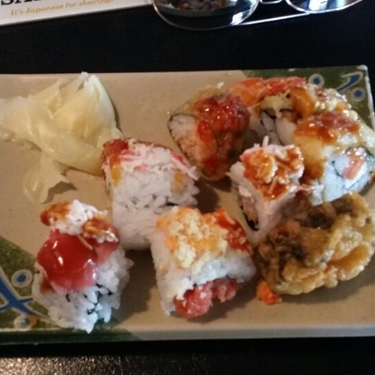 6/5/2014 tarihinde Trevor A.ziyaretçi tarafından Simply Sushi'de çekilen fotoğraf