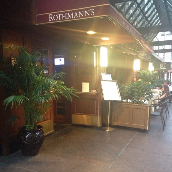 Foto tirada no(a) Rothmann&#39;s Steakhouse por Donfico em 6/18/2013