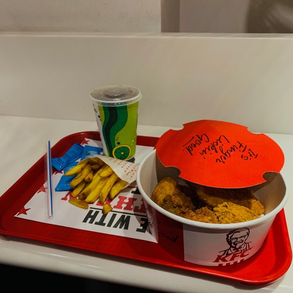 Photo taken at KFC by Aphirat ♡ S. on 8/15/2019