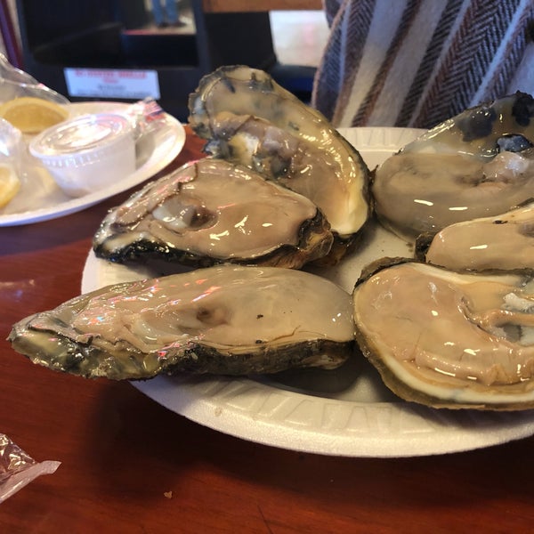 Снимок сделан в Faidley&#39;s Seafood пользователем shikapoo 2/9/2019