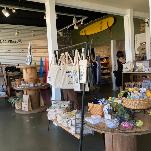 Snoopy's Surf Shop North Shore Hale‘iwa, HI