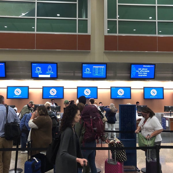 Sun Country Ticket Counter MinneapolisSt. Paul International Airport