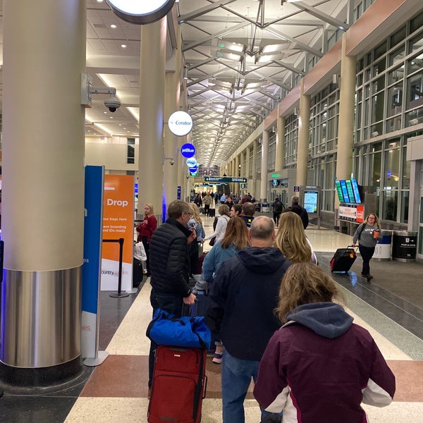 Sun Country Ticket Counter MinneapolisSt. Paul International Airport