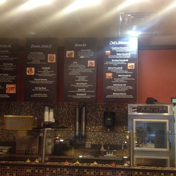 Foto tirada no(a) Poccadio Moroccan Grill &amp; Sandwiches por Amber Renee C. em 6/18/2014