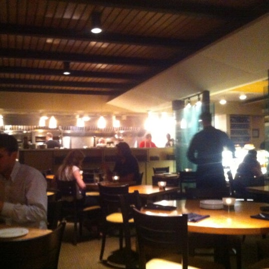 Foto tirada no(a) bb&#39;s restaurant and bar por A P. em 10/9/2012