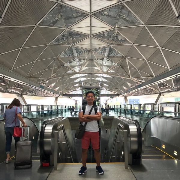 Photo taken at Expo MRT Interchange (CG1/DT35) by albertours r. on 4/12/2018