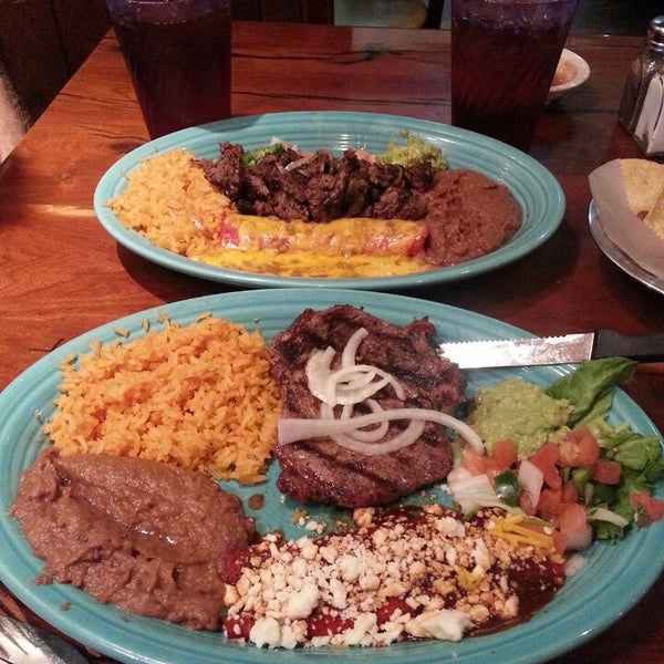 3/10/2013 tarihinde Cheryl S.ziyaretçi tarafından El Chaparral Mexican Restaurant'de çekilen fotoğraf