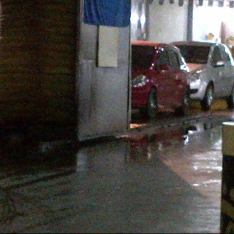Photo taken at autoJoss car wash by Hendro S. on 12/14/2012