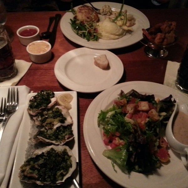 Foto tomada en Berret&#39;s Seafood Restaurant and Taphouse Grill  por M H. el 11/17/2014