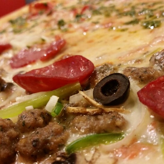 Foto diambil di Flippin Pizza oleh Maysaa 🧚🏻‍♀️ pada 8/4/2014